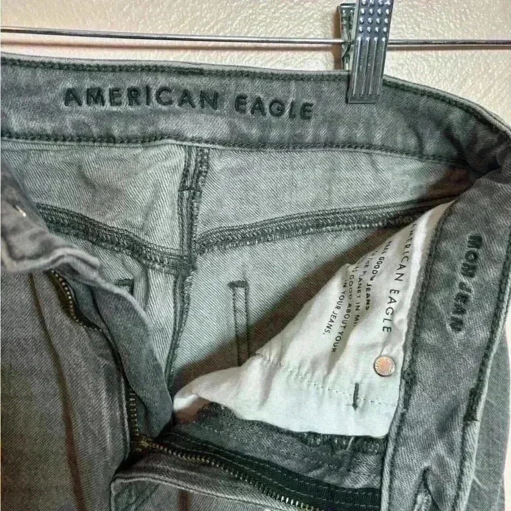 American Eagle AEO Women's Mom‎ Jeans Gray Ripped Distressed Size 4